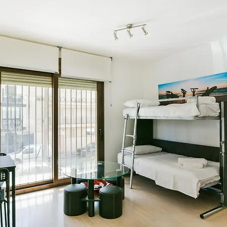 A 50 M De La Playa Apartament *
