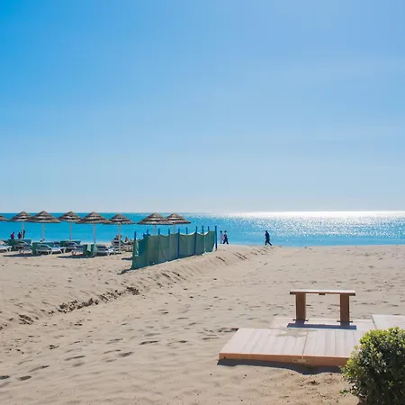 A 50 M De La Playa Apartament *